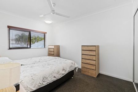 Convenient unfurnished Esplanade apartment. - Photo 4