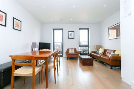 Three bedroom penthouse with private outside space. - Photo 4