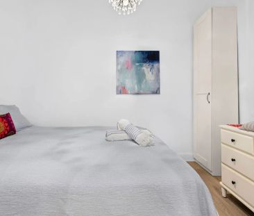 Hamptons-Inspired One Bedroom Luxury in Manly – Fully Furnished - Photo 3