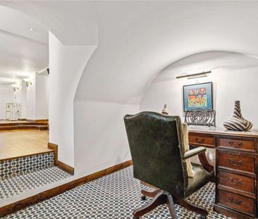 Spacious two bedroom apartment in the centre of Richmond - Photo 3