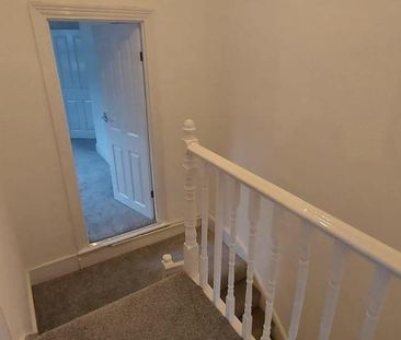 3 bedroom flat to rent - Photo 4