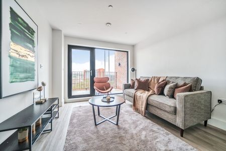 Flat to rent - Whiffens Avenue, Chatham, ME4 - Photo 3