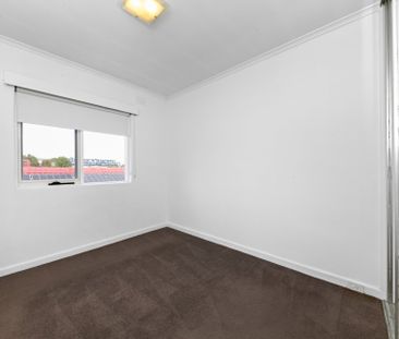 First floor, Light & Bright! - Photo 1