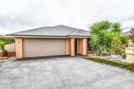 Stylish, Spacious, and Surrounded by Lovely Gardens - Photo 2