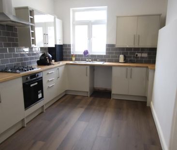 3 bedroom flat to rent - Photo 5