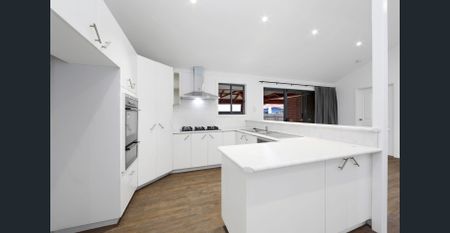 5 Bedroom house with Great Renovation - Photo 5