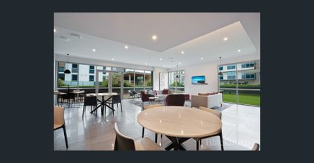 EXECUTIVE APARTMENT LIVING AT ITS FINEST - Photo 5