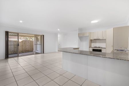 Four Bedroom Townhouse in Coomera! - Photo 5