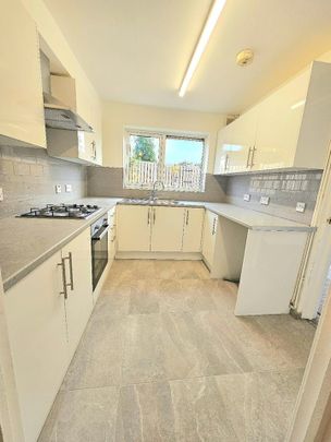 4 Bed Terraced House, Berkeley Path, LU2 - Photo 1