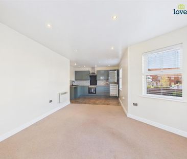 2 bedroom flat to rent - Photo 2