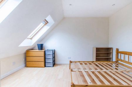 4 bedroom terraced house to rent - Photo 3