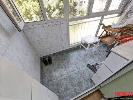 Str. Panselelor, langa Universitate - chirie apartament 3 camere decomandate - mobilat - Photo 2