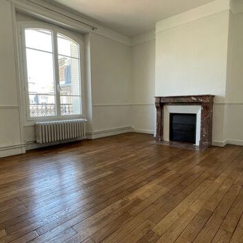 Appartement 4 pièces 94m2 REIMS 890 euros - Photo 1