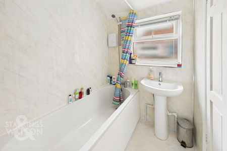 3 bedroom terraced house to rent - Photo 4