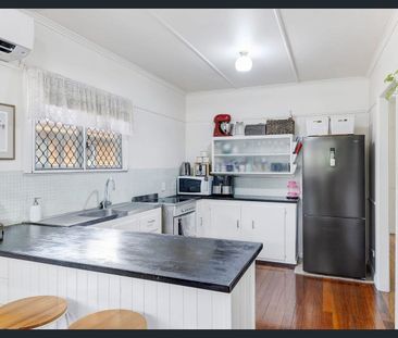 Stunning Family Home in the Heart of Zillmere - Photo 3