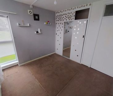 The Lindens, Newbridge Crescent, Wolverhampton - Photo 2