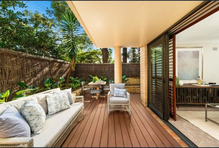 Two bedroom unfurnished apartment with lock up garage + large courtyard - Photo 5