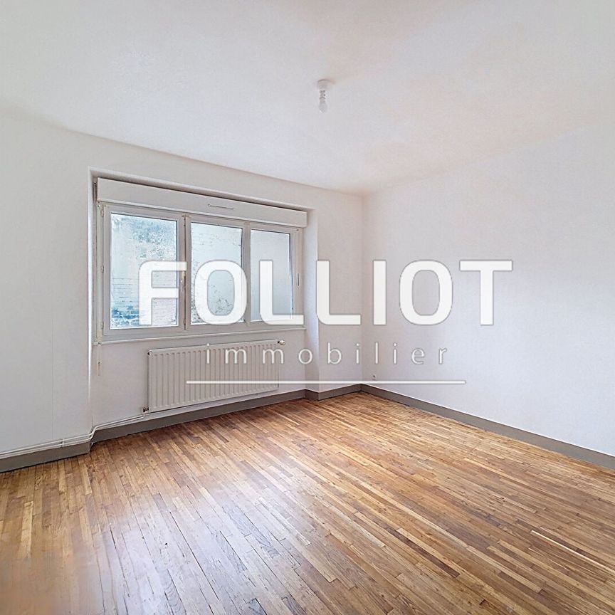 À louer : maison spacieuse avec garage, centre-ville et voie verte à pied - Photo 1