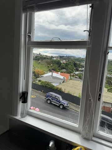 Sunny, Warm, 1 B/R S/C Flat in KEW -great views!! - Photo 5