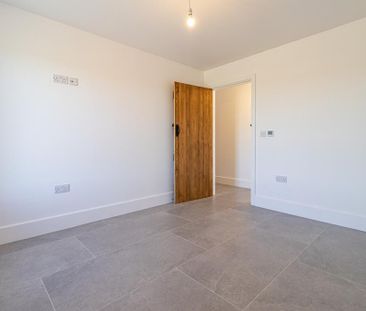 3 bedroom semi-detached bungalow to rent - Photo 6