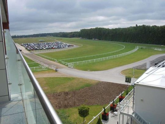 Racecourse Road, Newbury, RG14 - Photo 1