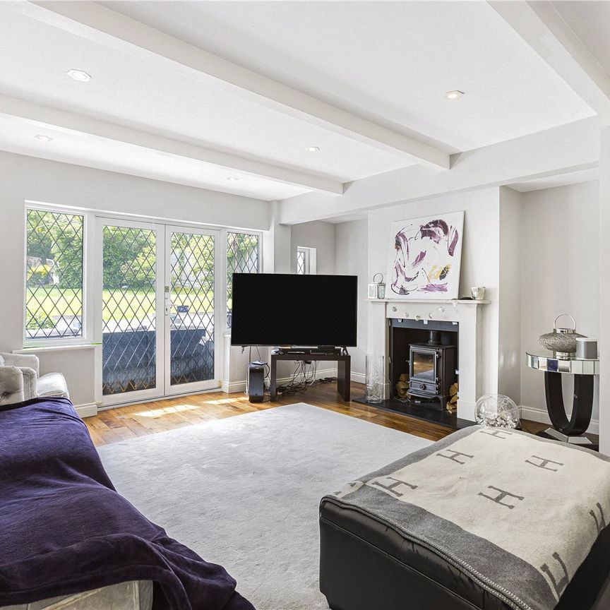 Parkgate Avenue, Hadley Wood - Photo 1