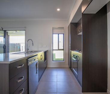 Spacious, Appealing & Homely - Photo 4