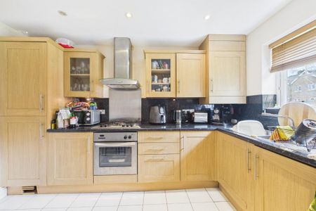 3 bedroom semi-detached house to rent - Photo 5