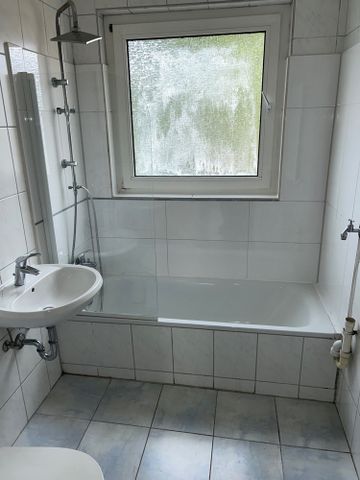 große 4 Zimmer Wohnung *in Sanierung* - Foto 3