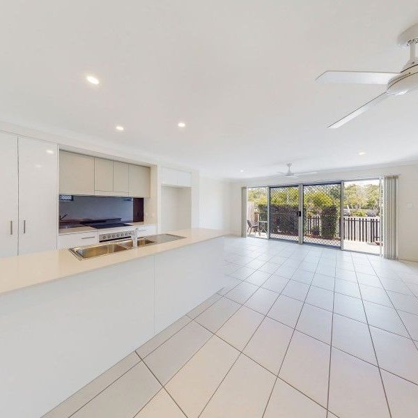 3 Bedroom Townhouse with Pool - Photo 1