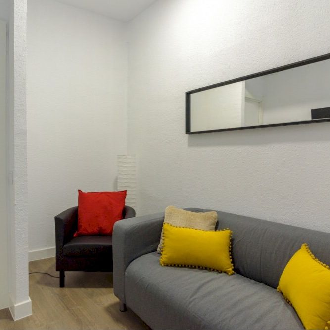 Beautiful room in Plaza de Santa Ana - Photo 1