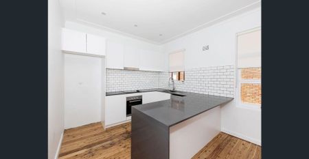 Updated two bedroom apartment - Photo 4