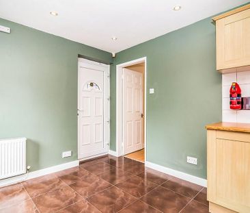 2 bedroom semi-detached house to rent - Photo 6