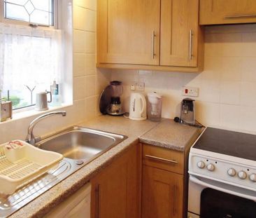 2 bedroom semi-detached bungalow to rent - Photo 4