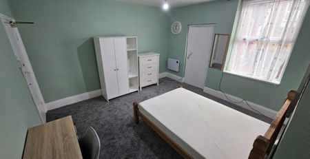 Flat 2, Linden Grove, Beeston, Leeds, LS11 6EY - Photo 4