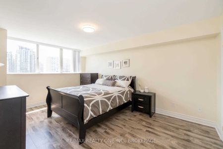 For Lease - 3695 Kaneff Crescent Unit# 1604, Mississauga, Ontario - Photo 3