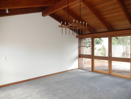 "Spacious Family Home" - Photo 5