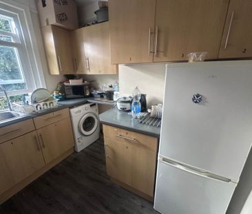 Room 4, 40a Farnham Road, Onslow, GU2 4JN - Photo 2