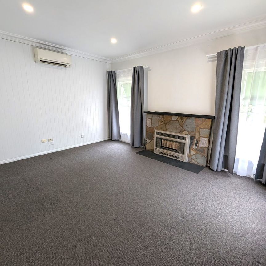 Superbly located and renovated home in Hamlyn Heights. - Photo 1