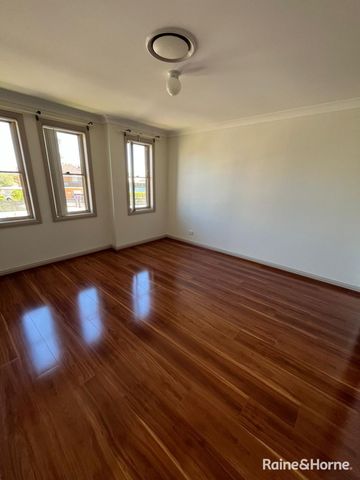 LUXURY LIVING IN GLENFIELD WITH THE WATER INCLUDED!!! - Photo 4