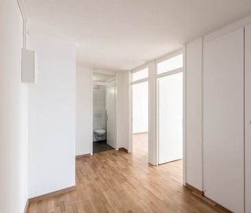 Wohnen mit Weitblick: Attraktive Wohnung im obersten Stock - Photo 1