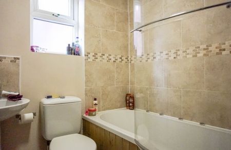 2 Bedrooms Broomfield Crescent - Photo 3