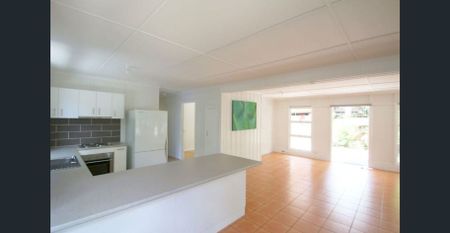 Beachside Living 3 Bedroom Flat – 300m from the Sand at Woorim - Photo 4