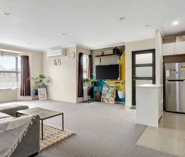 Easy-Care Dinsdale Home - Photo 5