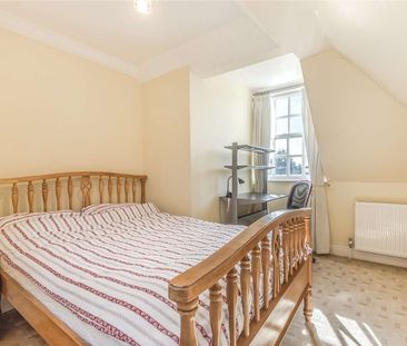 Immaculately presented two bedroom furnished apartment in central W... - Photo 4