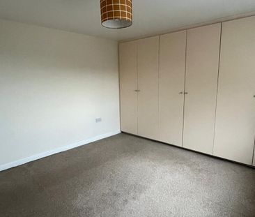 Fleet Avenue - Photo 3