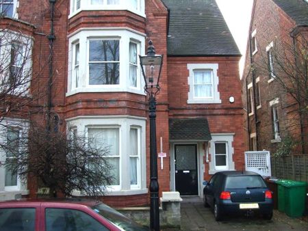 11 Hamilton Drive, NG7 1DF, NOTTINGHAM - Photo 2