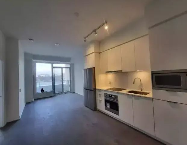 Bright 2 bedroom + den + 2 bathroom Unit on Yonge at Finch Subway Station | 7 Golden Lion Heights, Toronto - Photo 1