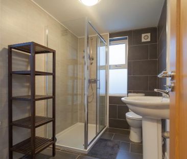 Room 2, 21 Willowbank Gardens, North Belfast, Belfast, BT15 5AH - Photo 5