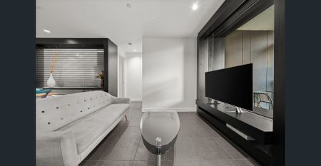 Top floor corner apartment - fully furnished & new carpet. - Photo 3